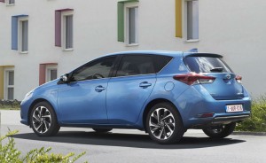 toyota auris 2