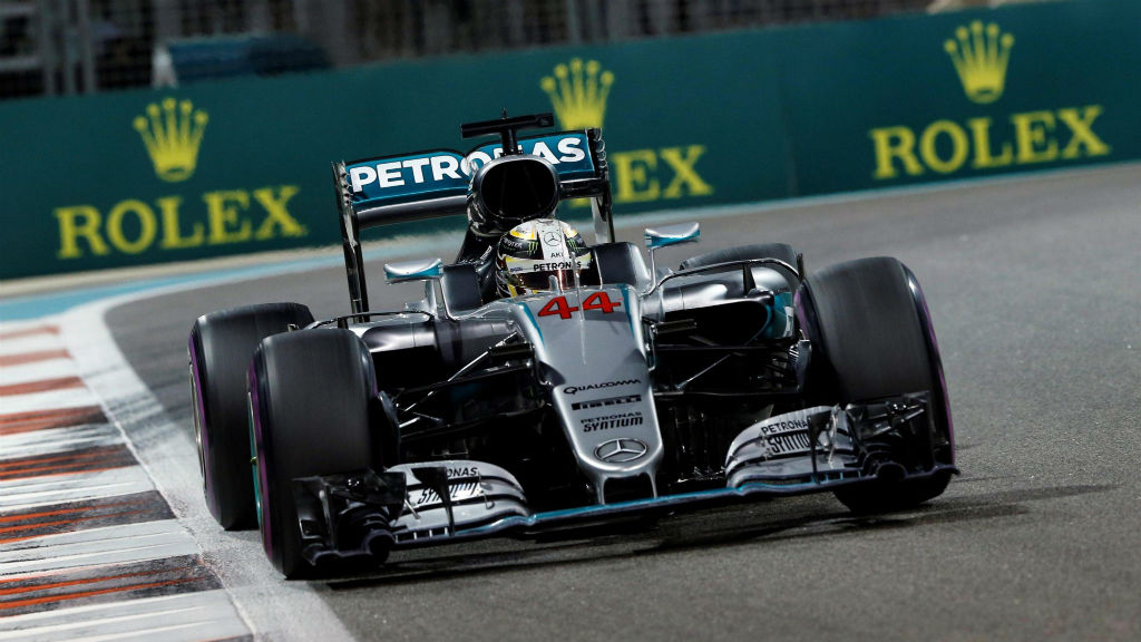 Pole Position για τον Hamilton στο Abu Dhabi και ελπίδες για τίτλο