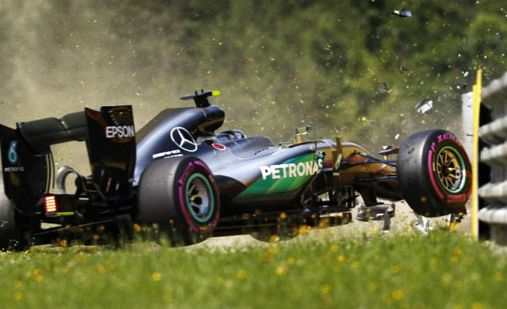 f1-crash-5